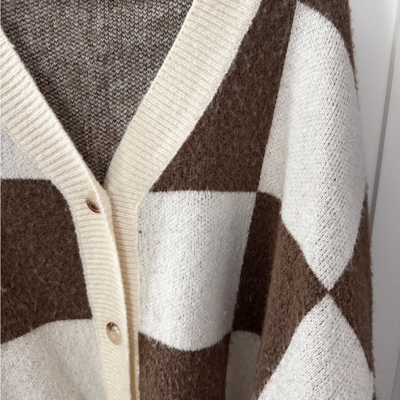 Brown and Cream Checkered Women's Sweater ✨ - Picture 2 of 4